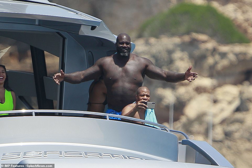 Shaquille Oneal asked fans name new boat got absolutely roasted