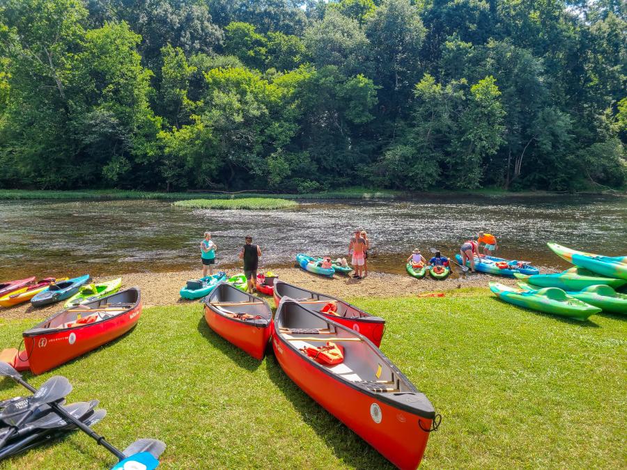 Canoe vs Kayak: Essential Differences Explained